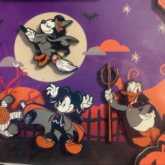 Harvey’ Disney Mickey & Friends Pin Pack - Picture 5 of 13